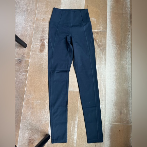Girlfriend Collective High rise compressive leggings in Navy - Picture 3 of 3